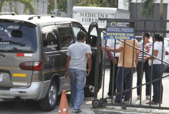 Hallan flotando en río de Omoa los cuerpos de dos mujeres y un hombre