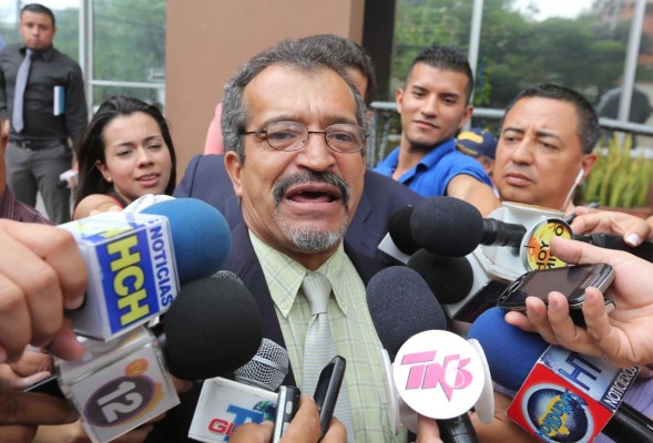 Maldonado presenta pruebas de supuesta conspiración