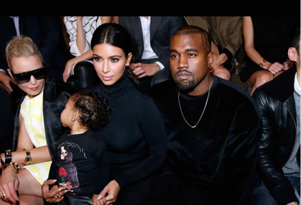 Kim Kardashian, Kanye West y North juntos en París
