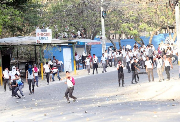 Educación anuncia sanciones contra maestros protestantes