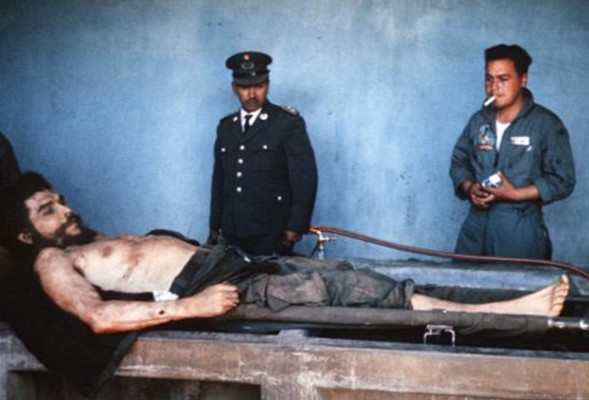 Fotos del cadáver del Che Guevara, olvidadas en un pueblo de España