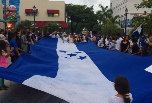 Hondureños en Miami marchan contra la corrupción