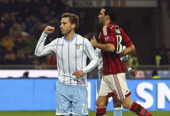 La Lazio elimina al Milan y deja al 'Pippo' Inzaghi contra las cuerdas