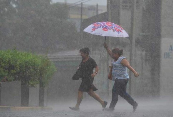 Cuatro muertos y 455 personas albergadas en El Salvador por las lluvias