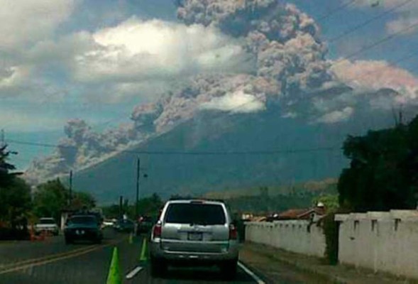Volcán de Fuego hace erupción en Guatemala