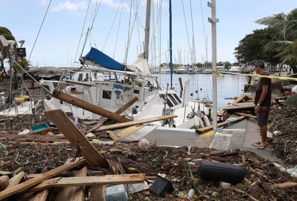 Florida comienza a reparar daños tras azote de Irma