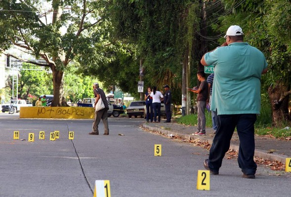 Un muerto y un herido deja ataque a un carro en La Ceiba