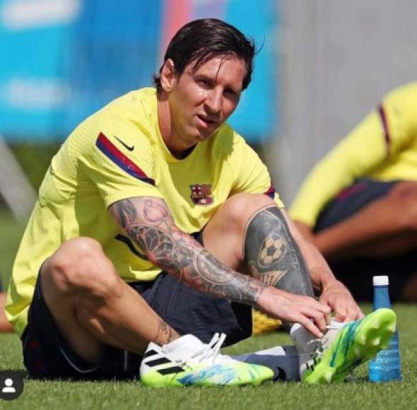 Lionel Messi aprovechó la cuarentena para darle un retoque a su imagen.Los hinchas culés notaron el cambio de look y recordaron que cada vez que el argentino levantó la Orejona de la Champions fue sin un solo pelo en su rostro.