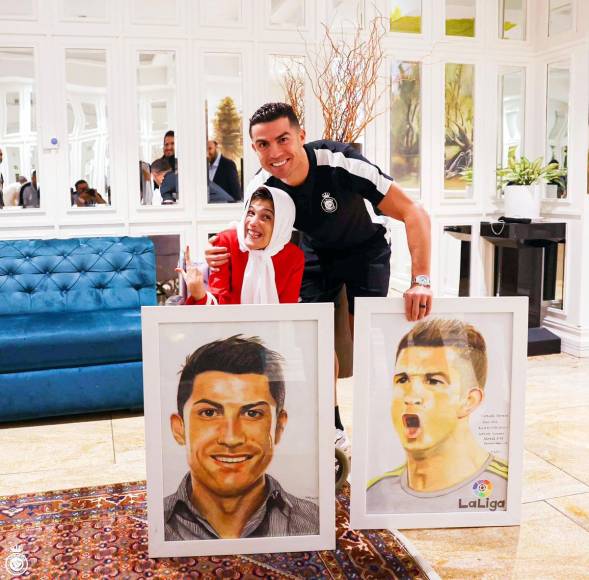 En aquella ocasión, Cristiano Ronaldo aprovechó el viaje para conocer a la pintora iraní Fátima Hamami, fanática del portugués y quien sufre parálisis de un 85 % en su cuerpo. Ella le regaló dos pinturas de él.