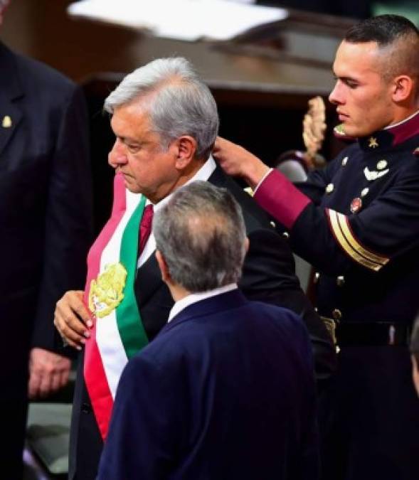 López Obrador, de 65 años, ganó las elecciones del 1 de julio de México de manera aplastante, y los simpatizantes eufóricos son lleno de esperanza que el populista ardiente traerá un cambio radical, recortará la pobreza y luchará contra la corrupción endémica.<br/>