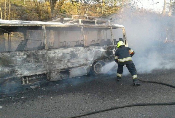 Se incendia bus en el sector del Lago de Yojoa