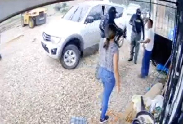 VIDEO: Comando de sicarios mata a quemarropa a pareja en Olancho