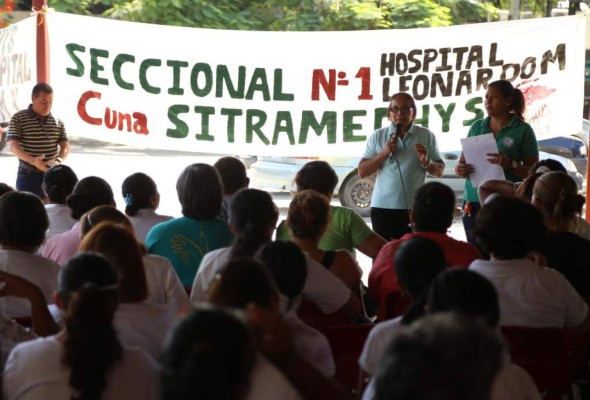 Diez mil empleados de la Salud paralizan labores en Honduras