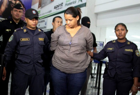 Más de 86 mil dólares llevaba la mujer detenida en aeropuerto sampedrano