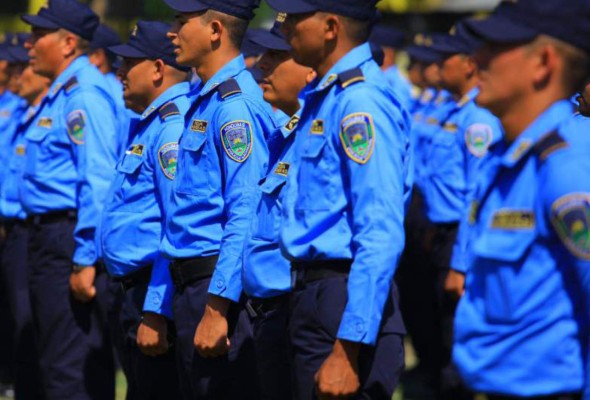 Dos nuevos policías serán contratados por cada agente depurado en Honduras