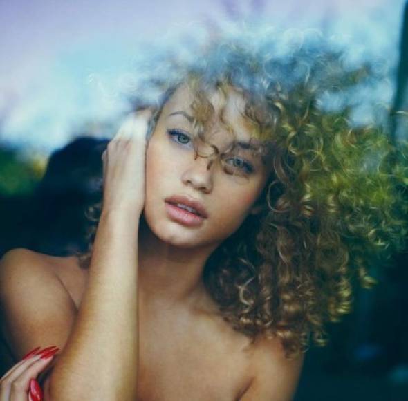 Esta modelo belga de 20 años es la novia del Gregory Van der Wiel, jugador del PSG.