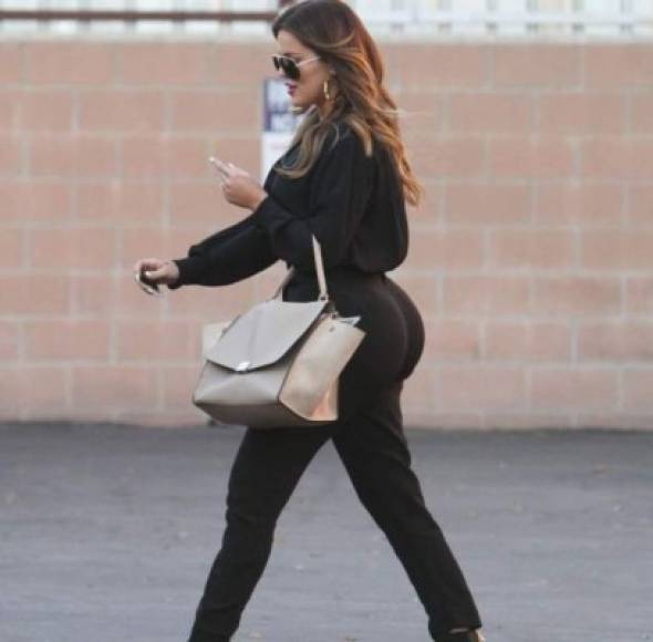 Khloe Kardashian siempre causa sensación donde asiste.