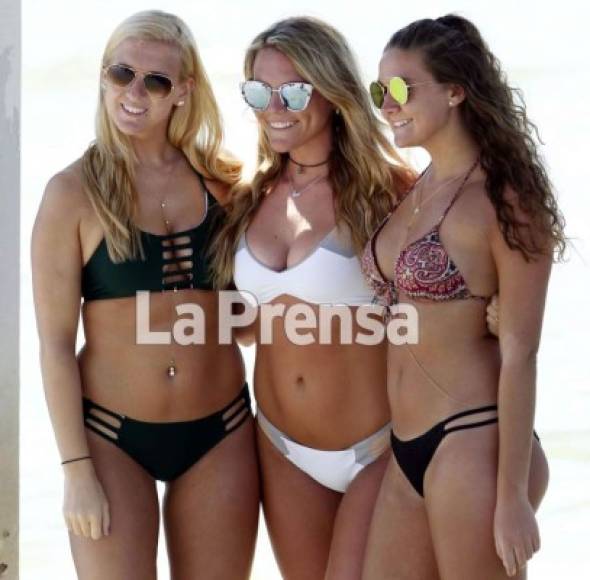 Estas sensuales mujeres están gozando de su tiempo libre en Fort Myers Beach.