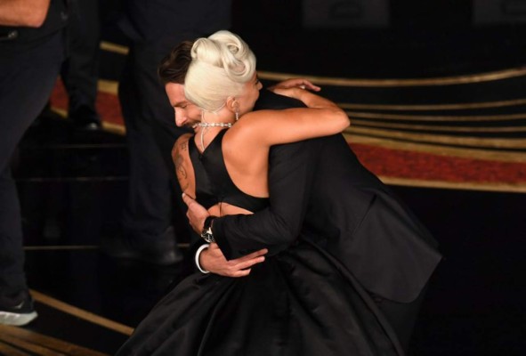 Bradley Cooper y Lady Gaga hacen romántica presentación en los Óscar 2019