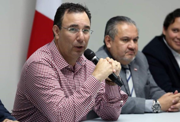 Luis Zelaya rechaza acusación del diputado Elvin Santos