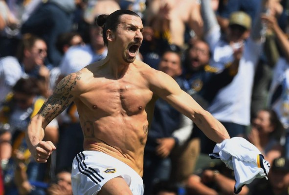 Zlatan Ibrahimovic debutó a lo grande con Los Ángeles Galaxy. Foto AFP