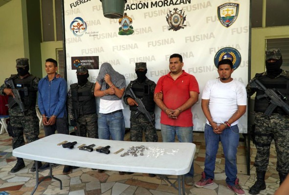 Capturan a cuatro hombres con supuesta droga en San Pedro Sula