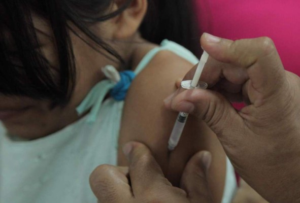 Honduras se alista para vacunar a miles de niñas contra el VPH