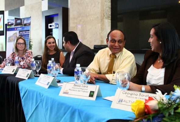 Más de 600 vacantes ofrece feria de empleo de Altia en San Pedro Sula