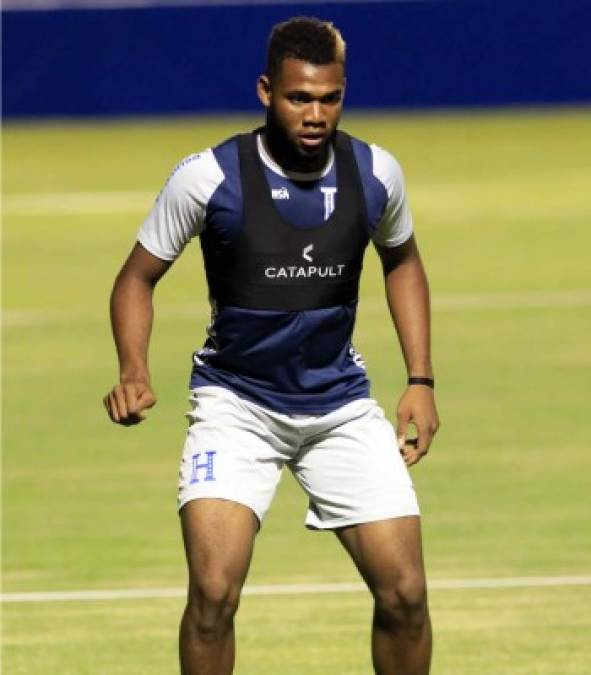 Jorge Bengúche - El delantero olimpista también debuta con la Selección Mayor de Honduras, tomando el lugar del lesionado Román Rubilio Castillo.