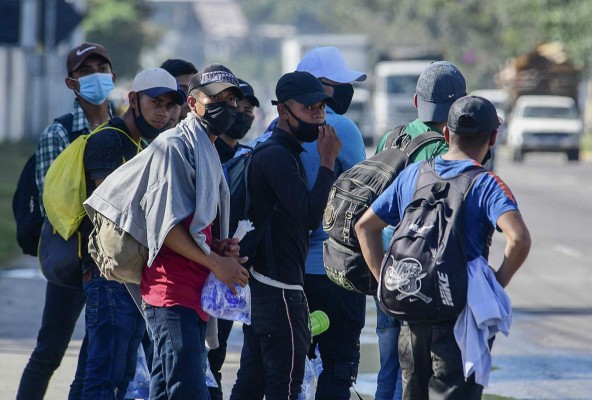 Nueva caravana migrante inicia incierta andanza hacia los EEUU
