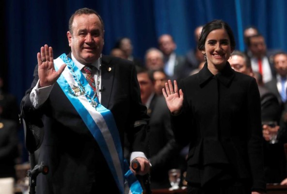 Alejandro Giammattei jura como presidente de Guatemala