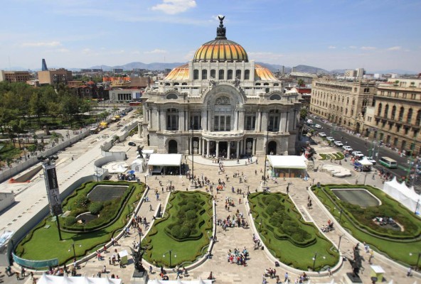 Expectación en Bellas Artes ante homenaje público a García Márquez