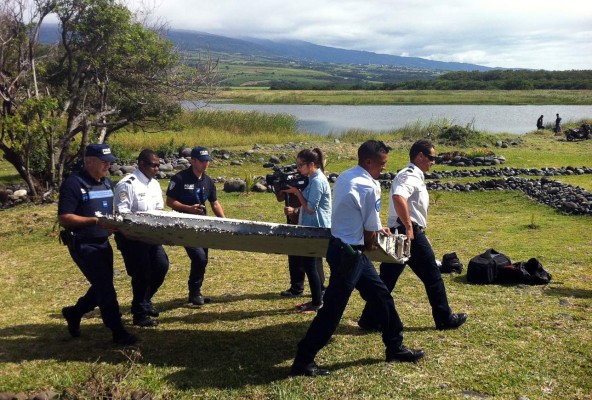 Hallan posibles restos del avión desaparecido de Malaysia Airlines