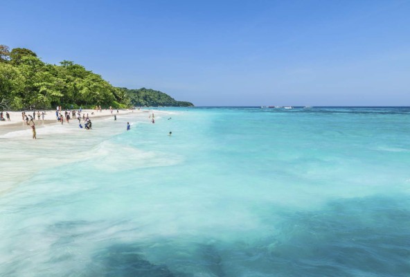 Tailandia cierra la isla de Tachai al turismo