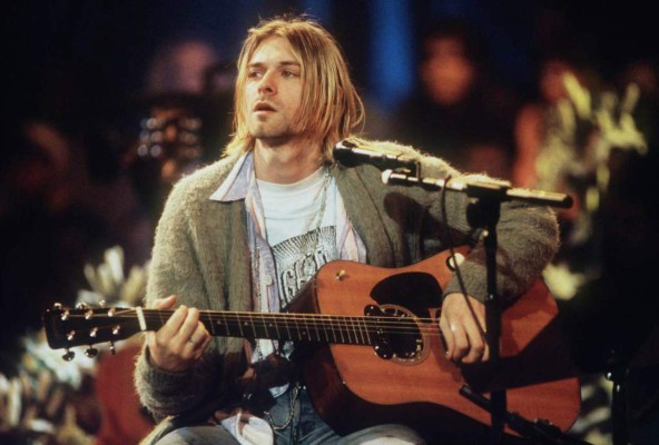 El legendario suéter de Kurt Cobain fue rematado en 334,000 dólares
