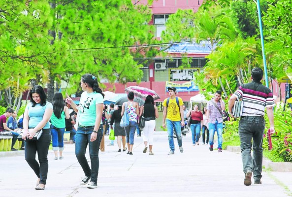 Quedan fuera de la Unah dos mil estudiantes