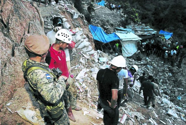 Las esperanzas se agotan para encontrar vivos a los ocho mineros