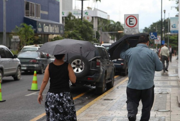 Otto golpeará a Honduras con lluvias fuertes desde esta tarde