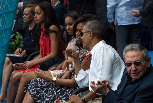 Obama 'nos jodió', se indignan cubanos varados en Panamá tras decisión de EUA