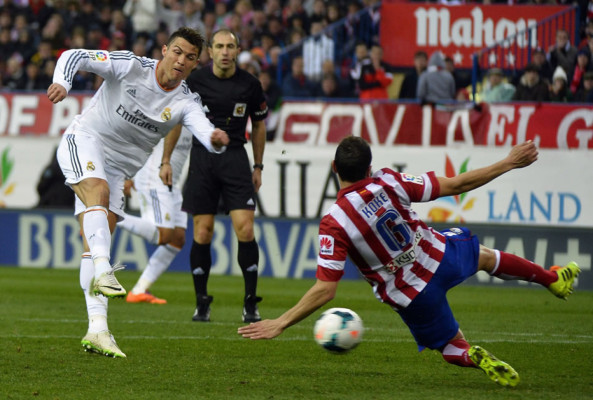 Cristiano Ronaldo salva el liderato del Real Madrid en un derbi vibrante