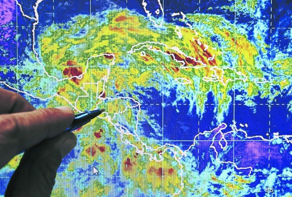 Onda tropical dejará hoy más lluvias en Honduras