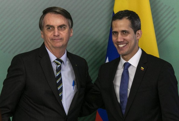 Bolsonaro brinda su respaldo total a Guaidó en Brasil