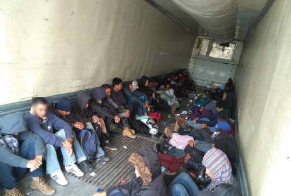 Rescatan a 91 hondureños a punto de asfixiarse cuando iban rumbo a EEUU
