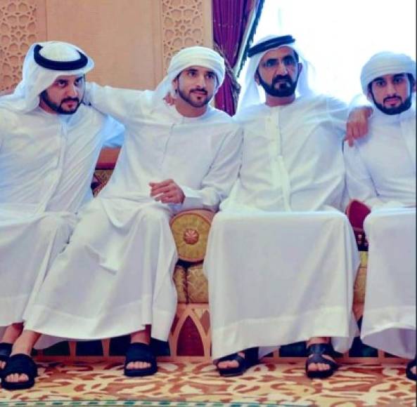 Los hermanos, que comparten la misma madre, Sheikha Hind bint Maktoum bin Juma, (el jeque tiene tres esposas) celebraron una ceremonia islámica el pasado miércoles, donde firmaron el acta oficial del matrimonio, sin embargo, se espera que las bodas se celebren en las próximas semanas con una extravagante ceremonia.