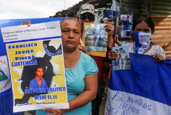 Madres de 'presos políticos” exigen liberación de 80 opositores
