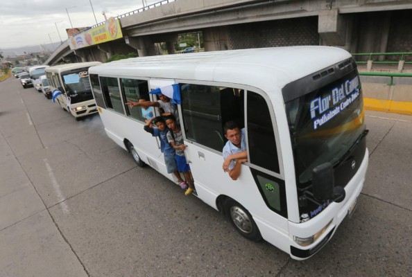 Gobierno y sectores sociales se reúnen por problema de Transporte