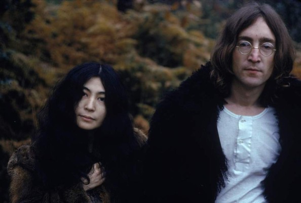 Reaparecen imágenes de John Lennon y Yoko Ono en la cama, 50 años después  
