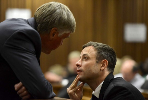 Ni un año estará preso Pistorius: expertos legales