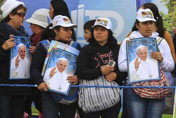Un millón de fieles en misa del papa Francisco en Quito