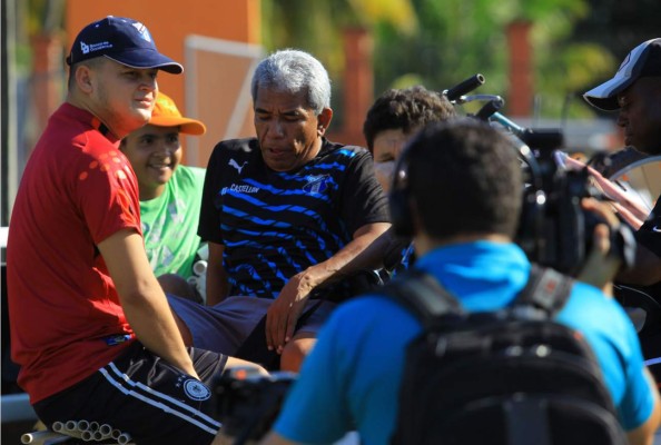 Héctor Castellón se trasladó 'pailiando' al entrenamiento del Honduras Progreso